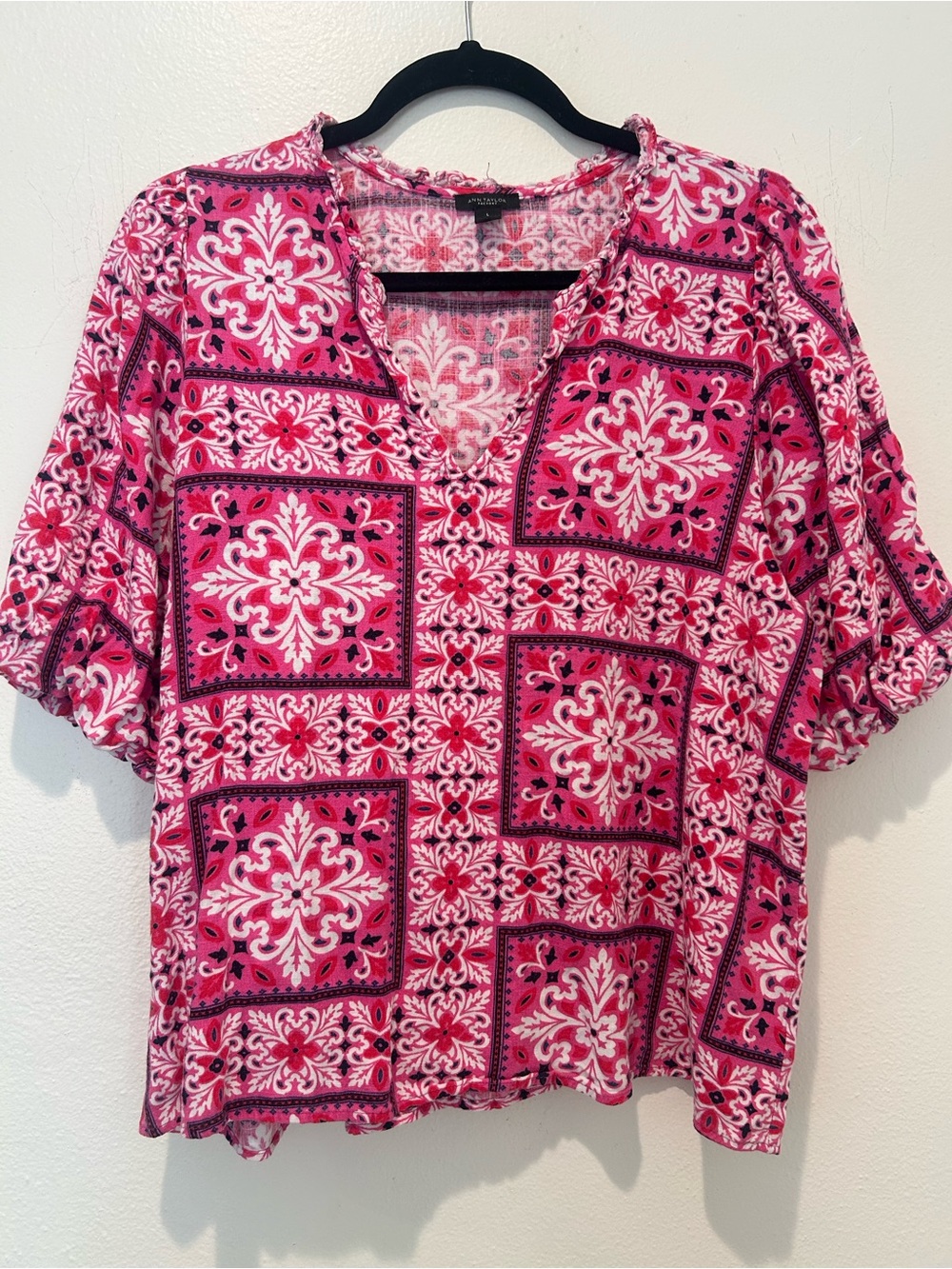 Ann Taylor Pink Patterned V-Neck Women's Top